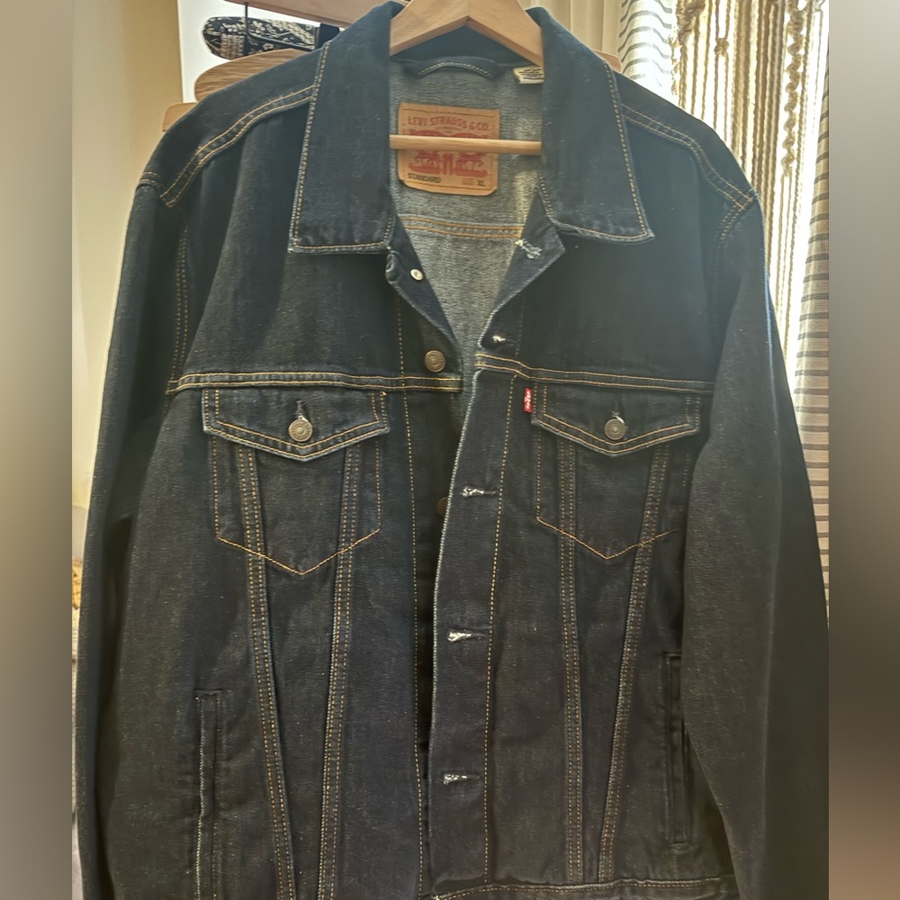 Levi's Men's Indigo Blue Denim Trucker jacket